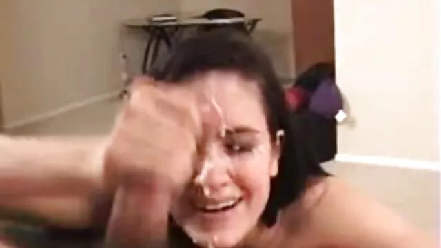 Nena de masaje resbaladizo follando a mi prima por el ano es follada con una gran polla dura