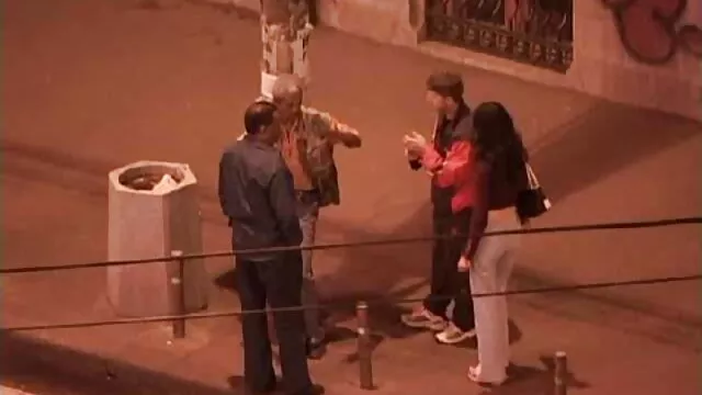 Sexo en lencería de rejilla negra y un corsé brillante videos sexo por el ano