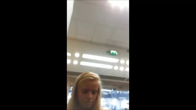 Masiva metiendole el dedo por el culo manoseada