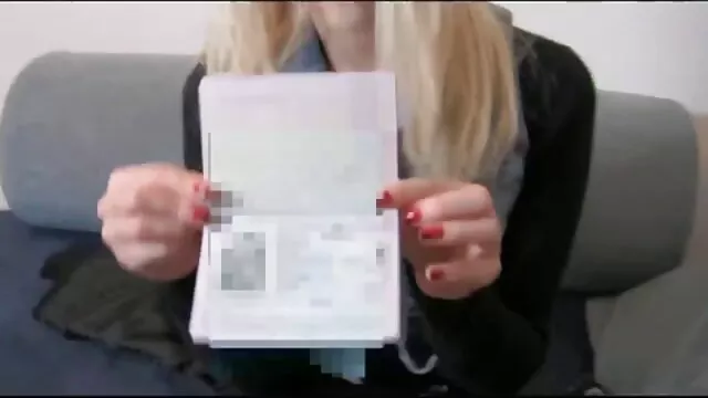 Chica mostrando y masturbándose en la culiando por el ano webcam, Parte 1 de 4.