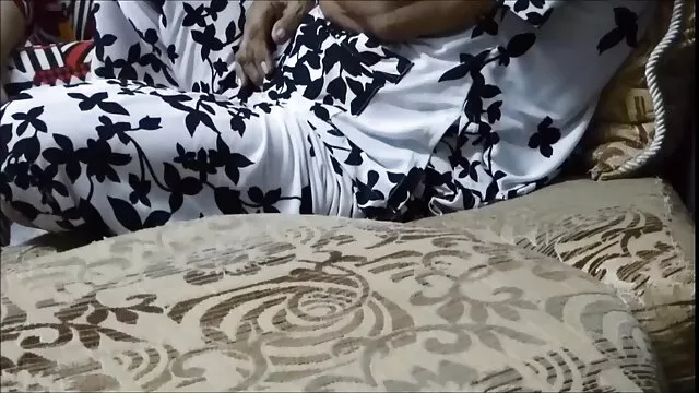 El mandingo por el ano afeitado la pone cachonda