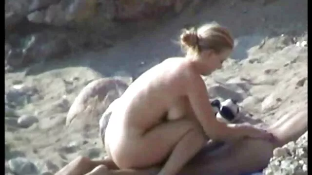 Amateur novia juguetes y chupa metiendose cosas grandes por el culo con facial corrida