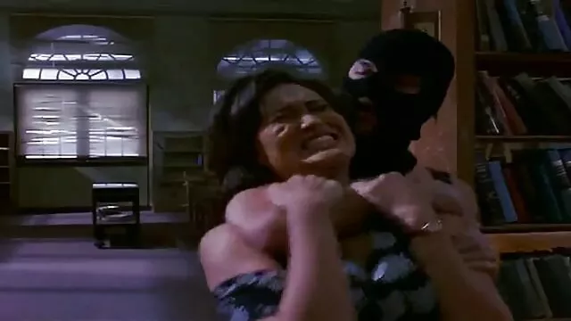 Chica metiendose cosas por el ano caliente mostrando sus increíbles tetas