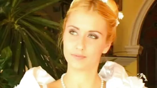 Adolescente se la follan por el ano rubia teniendo sexo interracial