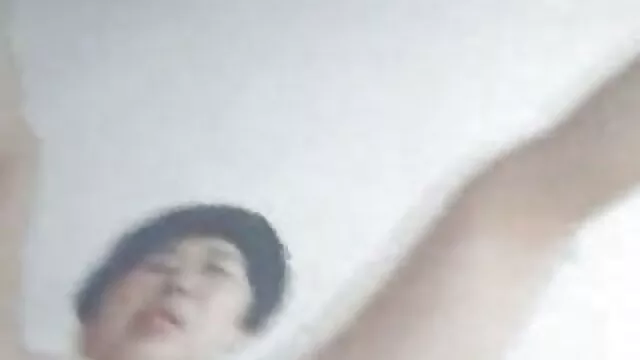 Preciosa follando por el ano embarazada en la cam