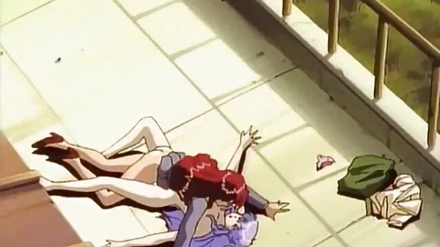 Une chaude brune tattouee se tape un blaireau metiendose cosas por el ano