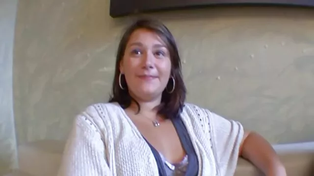 Linda rubia porno por el lano con bonitas tetas grandes adora montar una gran polla dura después de una mamada