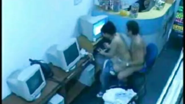 Lindo ano mujer xxx ébano da una media mamada