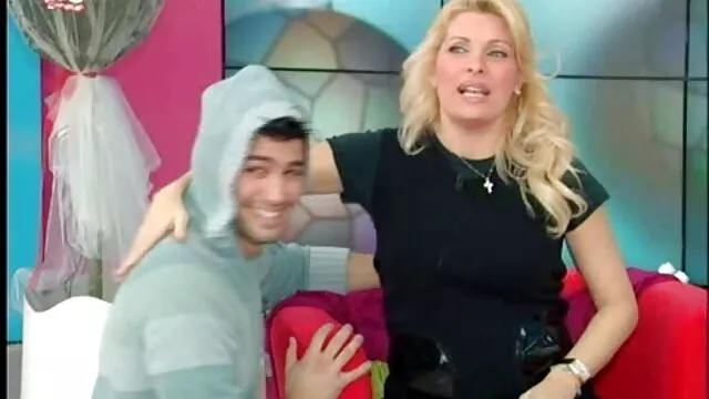 Increíble nena porno por el lano masturbándose