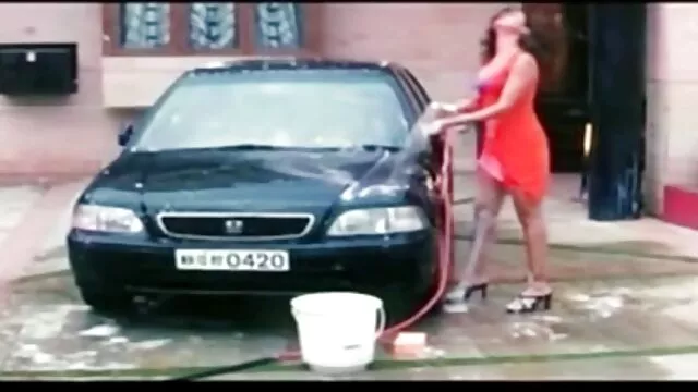 esposa metiendole el dedo por el culo compartida y creampied