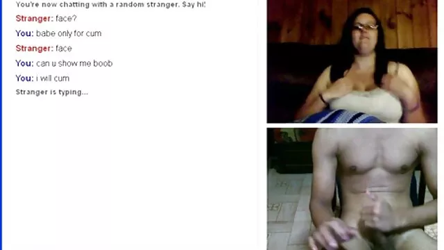 Caliente madura follando por el ano con bonitas tetas naturales
