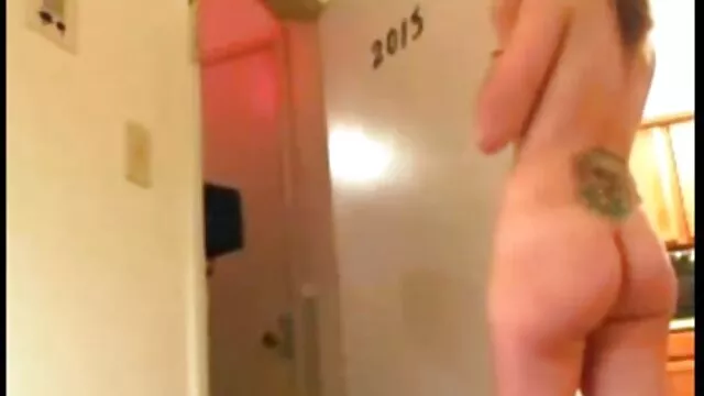 ¡Esta chica está en porno por el lano llamas!
