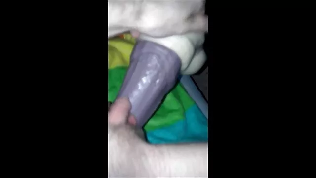 Ella mujeres cojidas por el ano se aleja boca abajo, culo arriba
